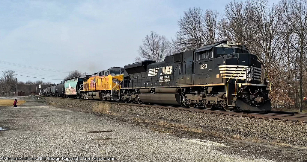 NS 1123 leads 63T.